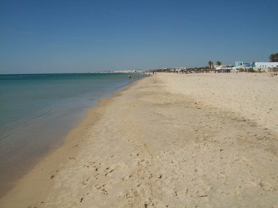 Weiter Strand Hotel Nesrine