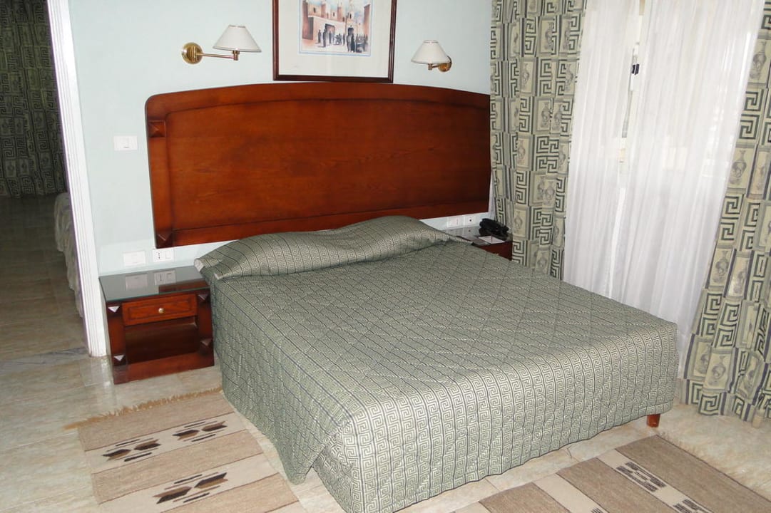 Das Doppelbett in der Suite  Golden Beach Resort