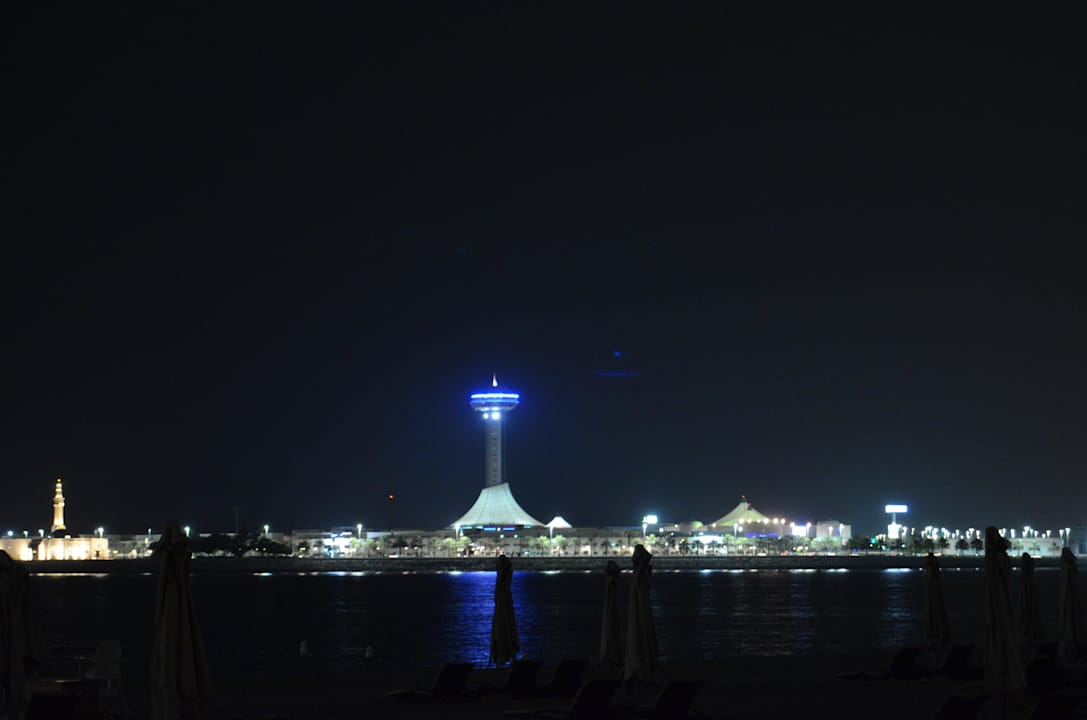 Vom Strand auf die Shoppingmall bei Nacht Emirates Palace Mandarin Oriental