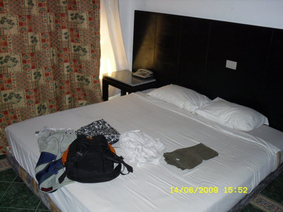 Blick auf's Bett Pickalbatros Alf Leila Wa Leila Resort - Neverland Hurghada