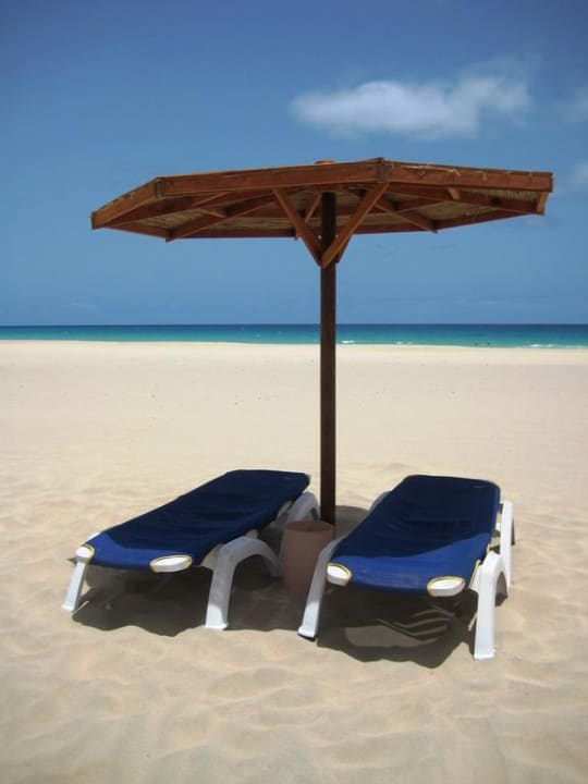 Liegen am Strand Occidental Boa Vista Beach