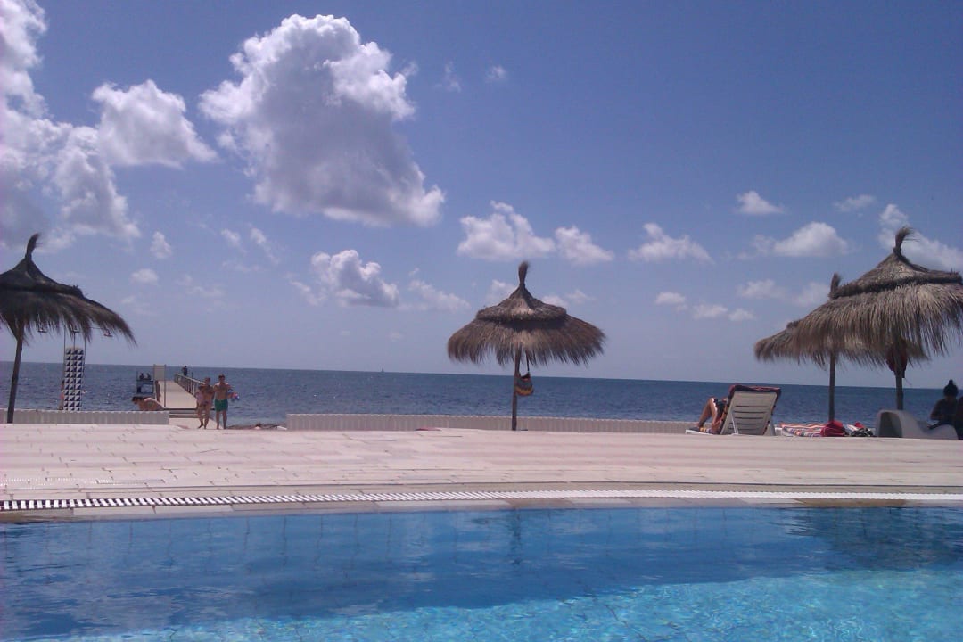 Pool mit Blick aufs Meer (Salzwasser) Hotel El Mouradi Djerba Menzel
