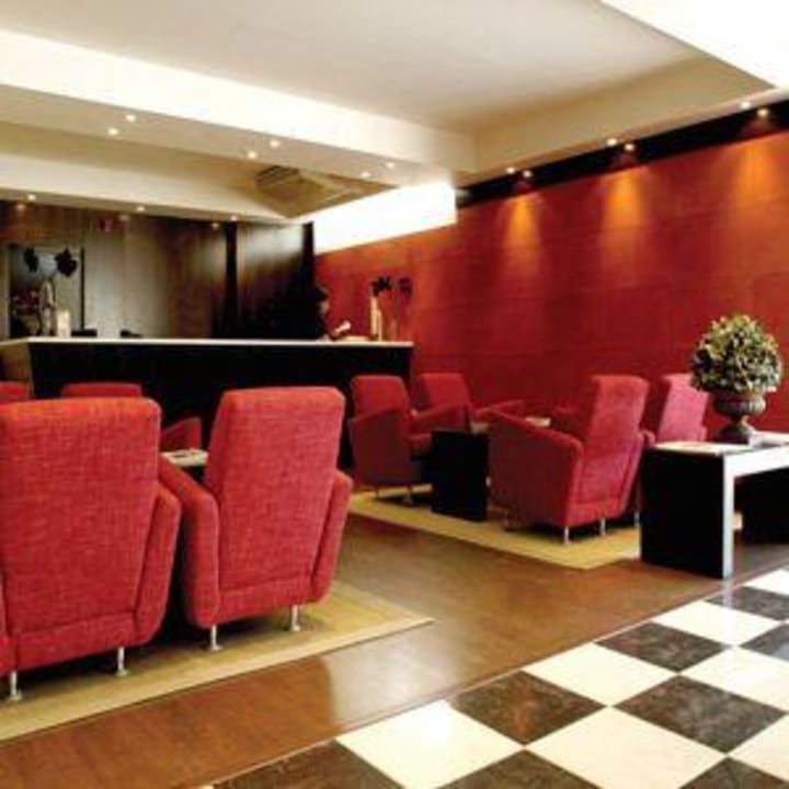 Recepción Petit Palace Arturo Soria Alcalá