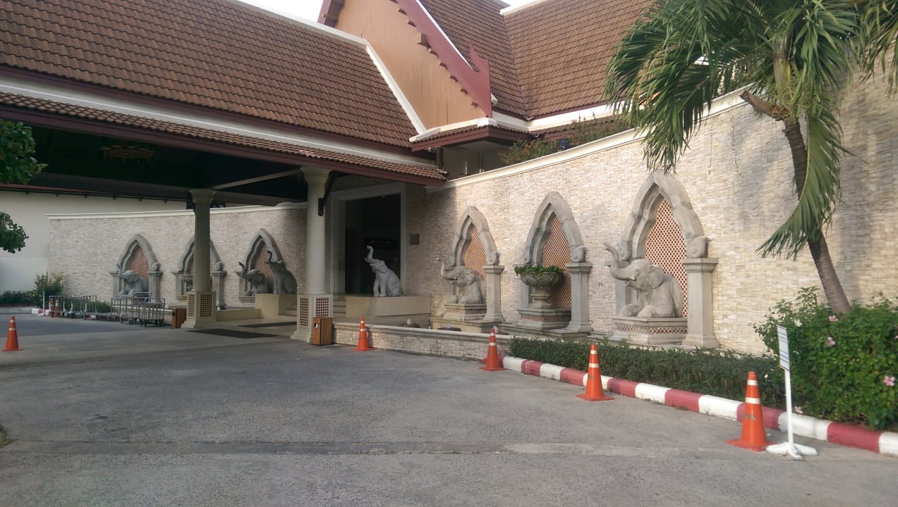 Lobby Deevana Patong Resort & Spa