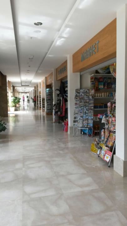 Shoppingmeile im Hotel Sentido Trendy Verbena Beach