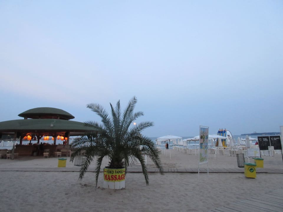 Abendspaziergang am Strand Hotel Perla Sun Park