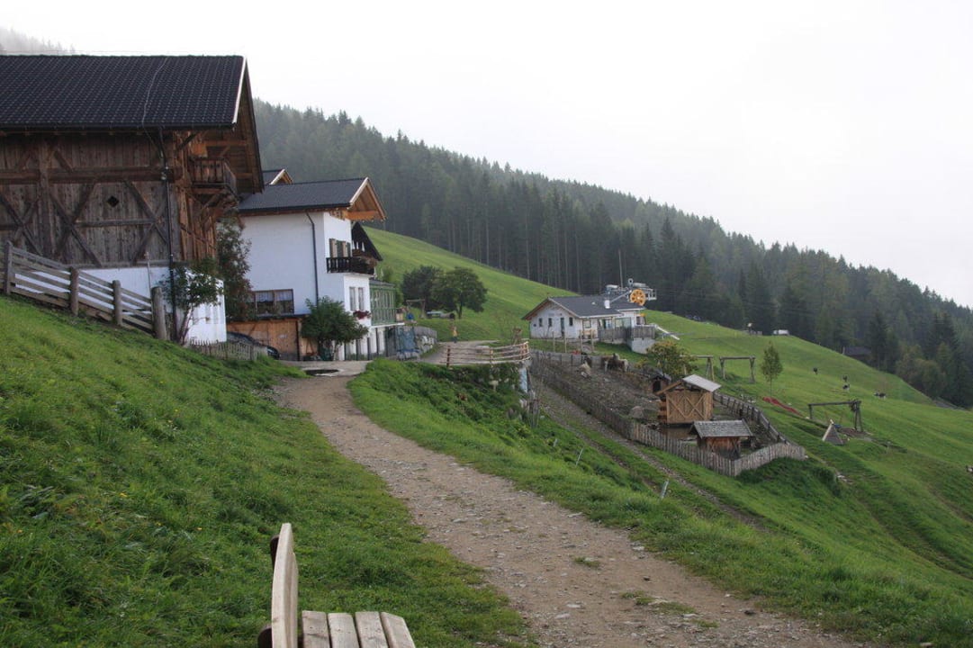 Start der Wanderwege direkt am Hotel Taser Familienalm