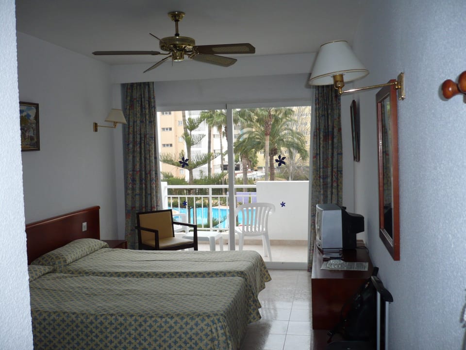Zimmer mit Bett Hotel Oleander