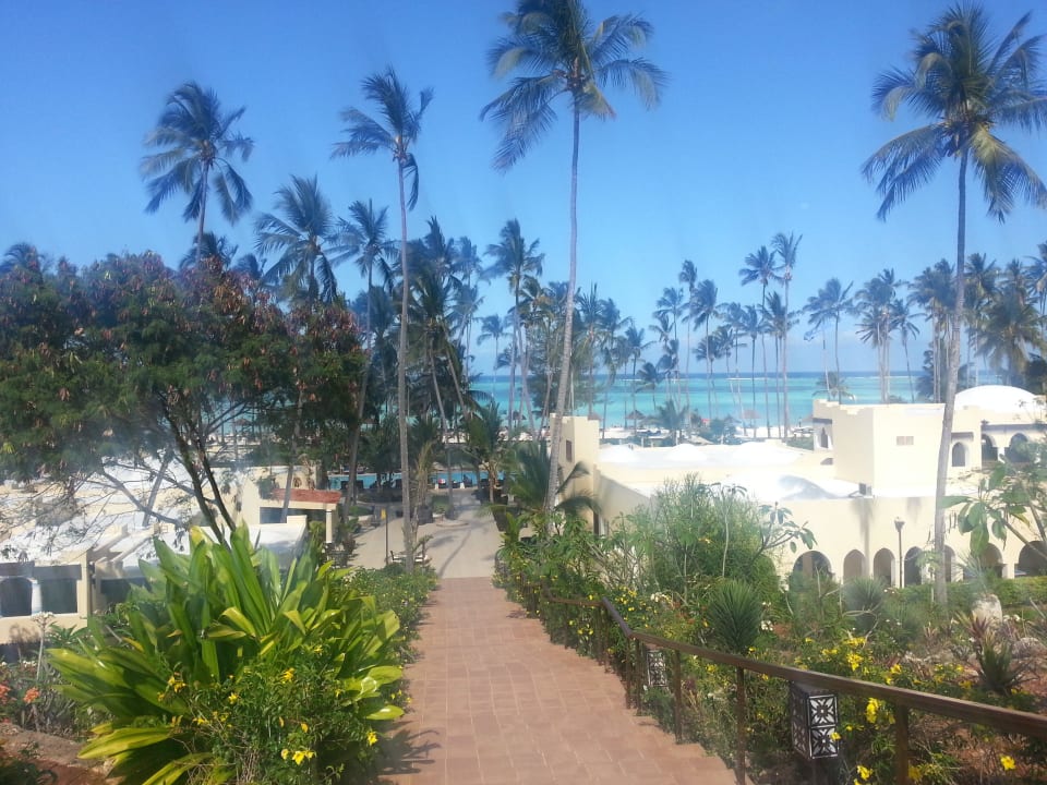 Blick auf Pool - Strand Restaurants TUI Blue Bahari Zanzibar