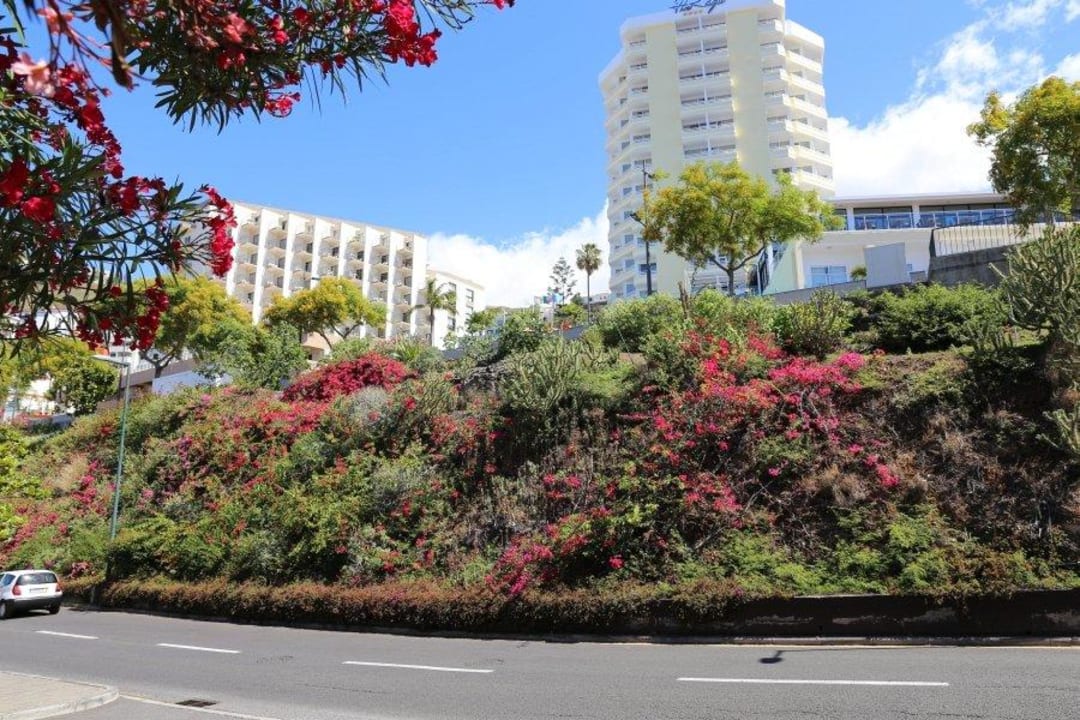 Strasse vor dem Hotel Hotel Porto Mare - PortoBay