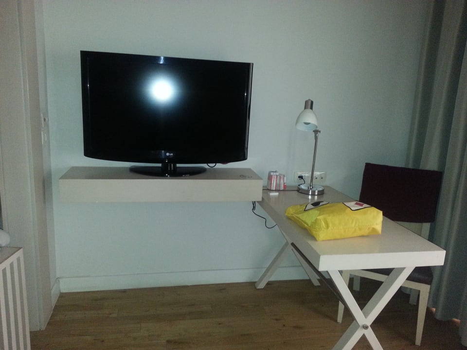 Flachbildschirmfernseher und Sitzecke Old Palace Resort Sahl Hasheesh