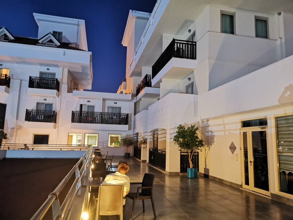 Pool Side Aquamarin Resort & Spa