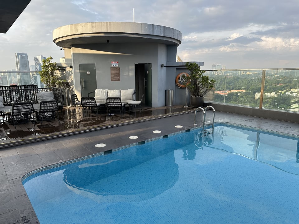 Pool Hilton Garden Inn Kuala Lumpur Jalan Tuanku Abdul Rahman South