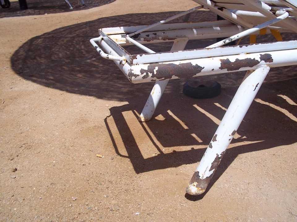 Verrostete Strandliegen Le Jardin Aqua Park Resort