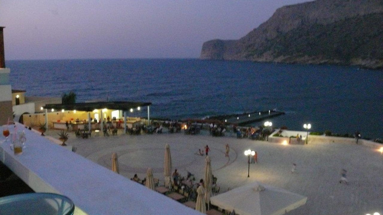 Plaza von der oberen Terrasse Fodele Beach & Water Park Holiday Resort