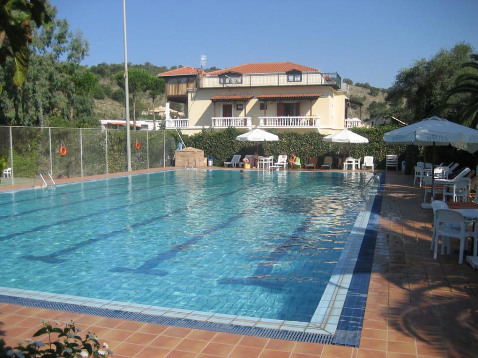 Grosser Pool Hotel Sivota