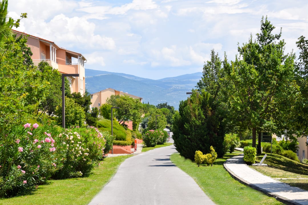 Gartenanlage Wyndham Grand Novi Vinodolski Resort - The View & Family Apartments