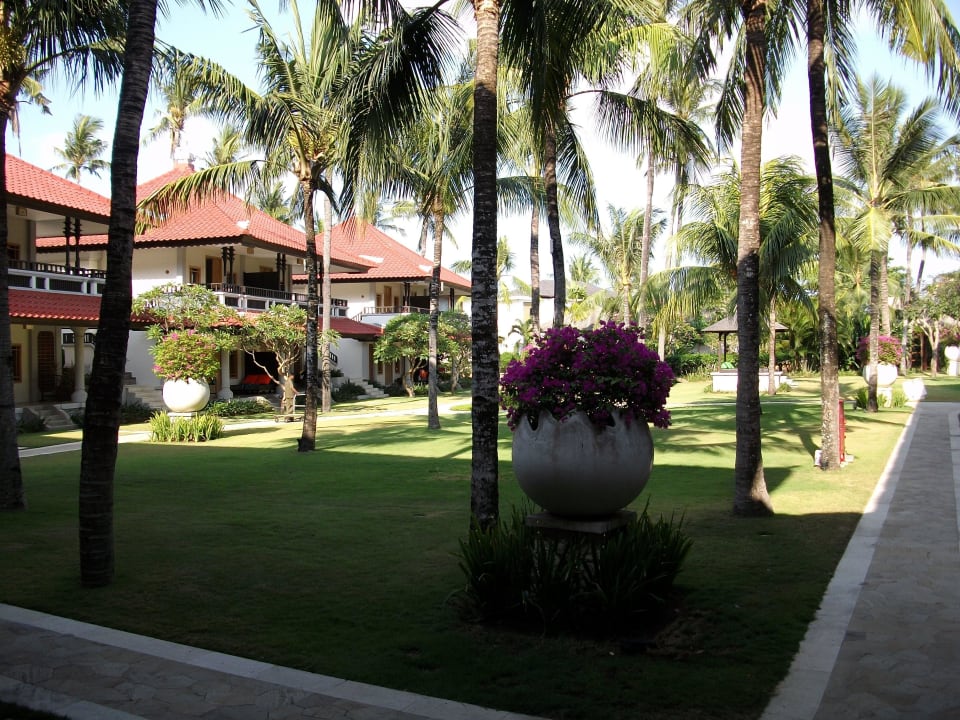 Innenanlage/Bungalow's Holiday Inn Resort Baruna Bali
