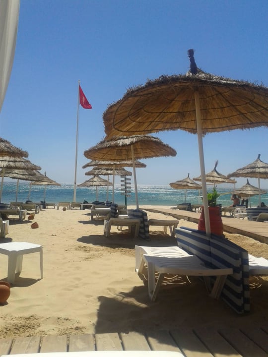 Cooler Strand Hotel Royal Nozha