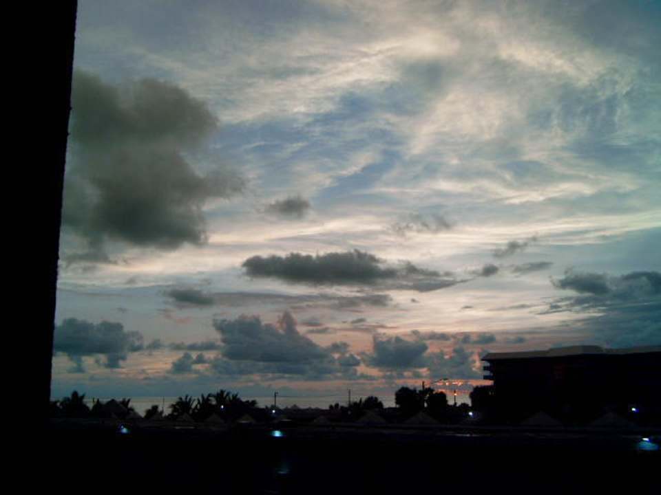 Abendstimmung Hotel Ramada Inn & Suites Riverfront