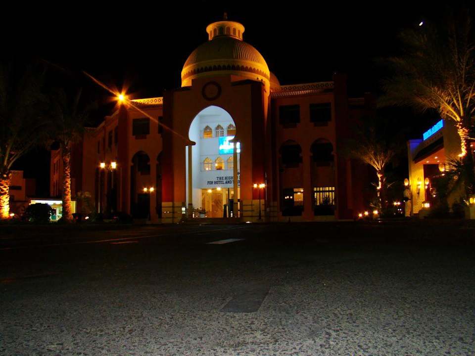 Instytut nocą Pickalbatros Aqua Park Resort - Hurghada