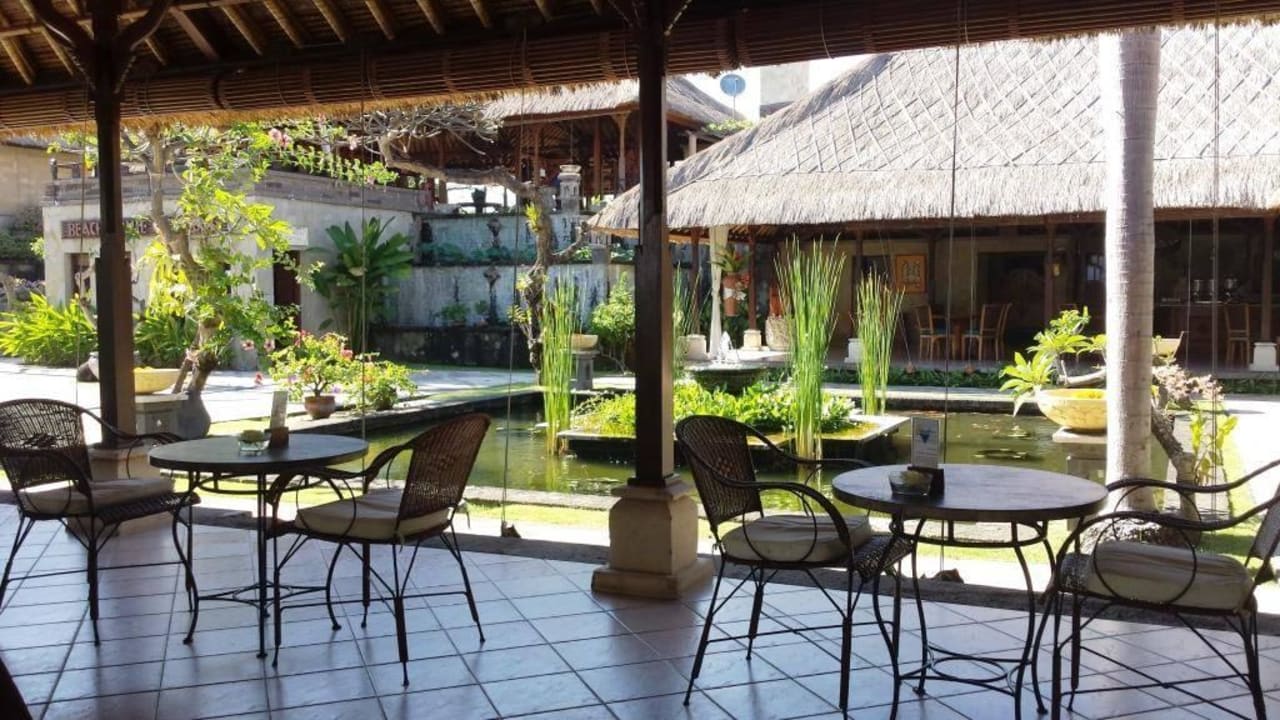 Cafe mit Koi-Teich Puri Bagus Lovina