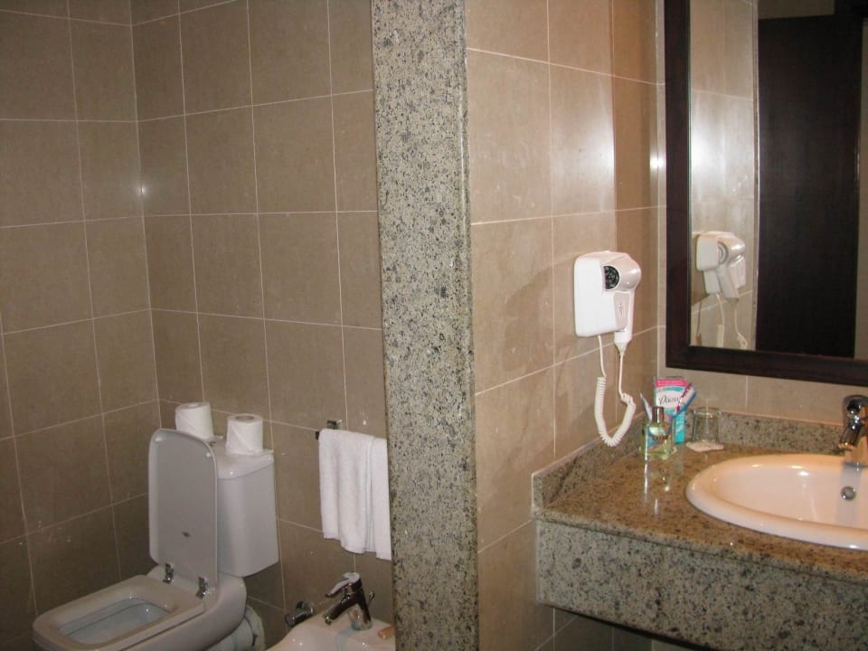 Ванная комната нашего номера Stella Garden Resort & Spa, Makadi Bay