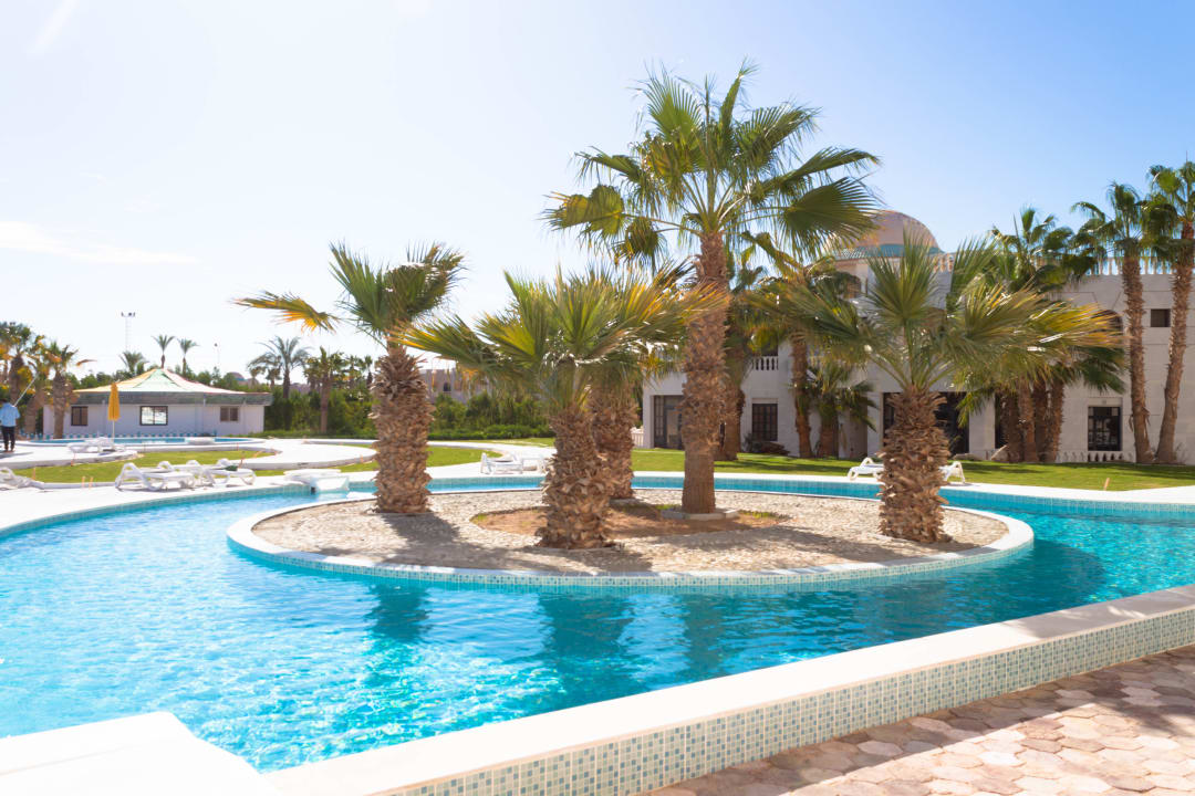 Pool White Valley Palace