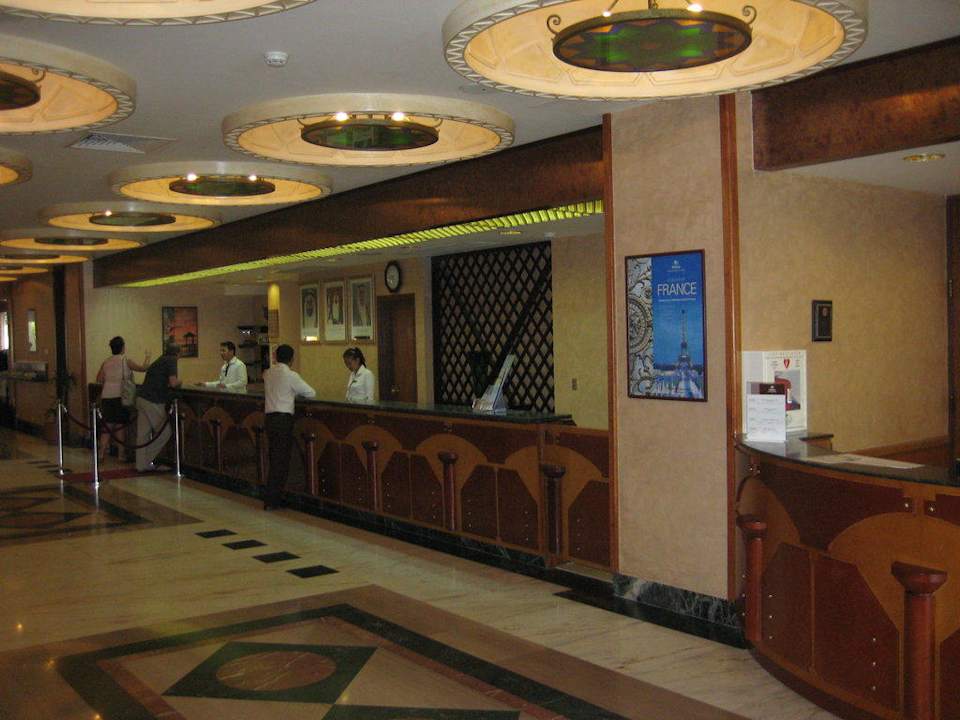 Rezeption Hilton Garden Inn Ras Al Khaimah