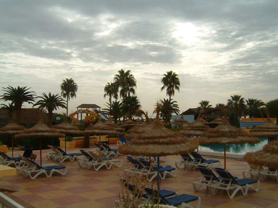 Ein Blick auf den Pool & Umgebung Hawai Beach Club