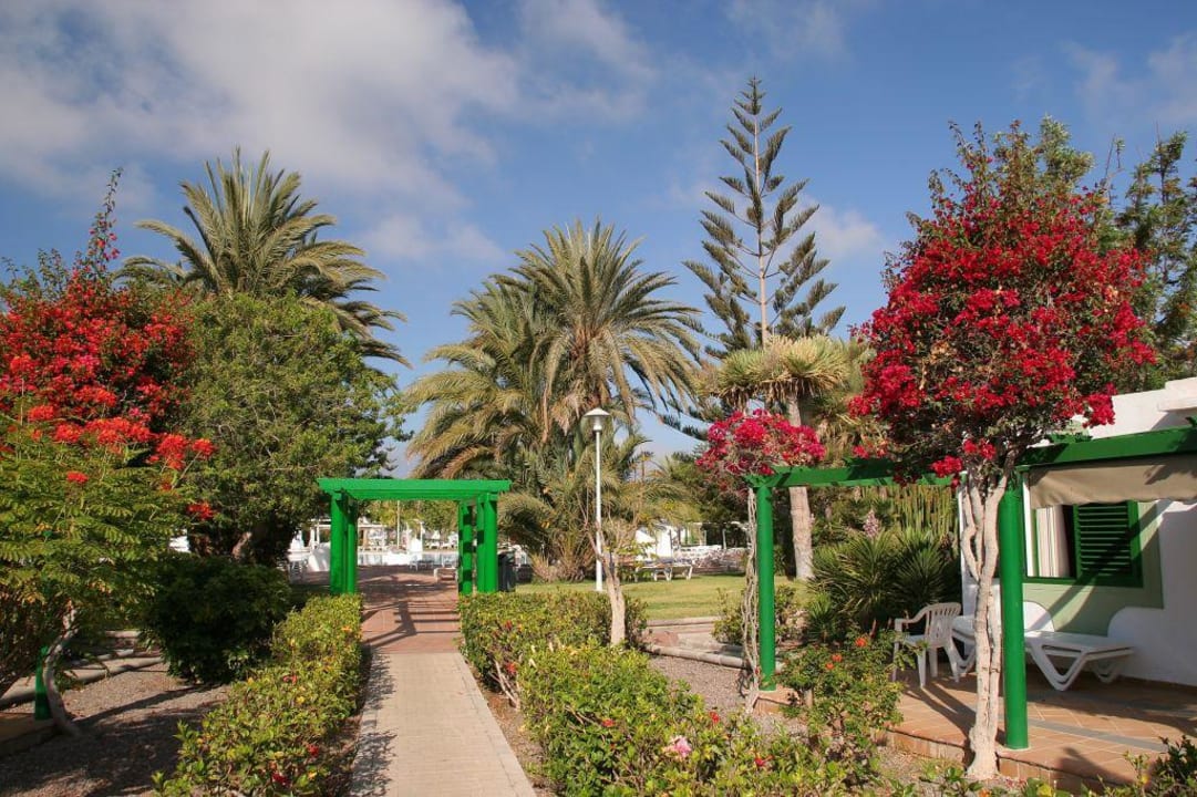 Weg zum Pool Bungalows Cordial Sandy Golf