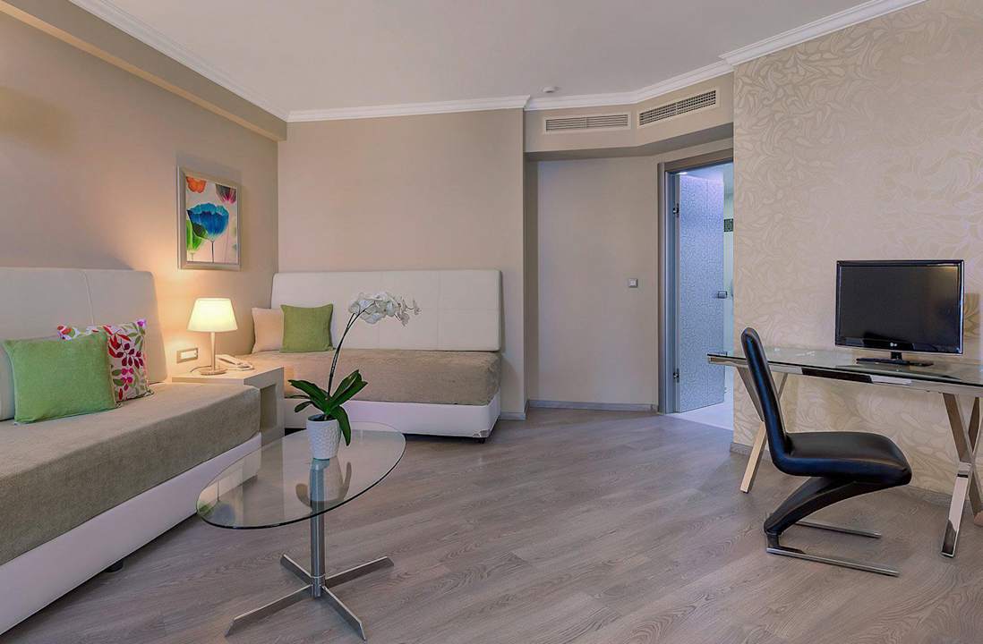 Zimmer Atrium Platinum Luxury Resort Hotel & Spa