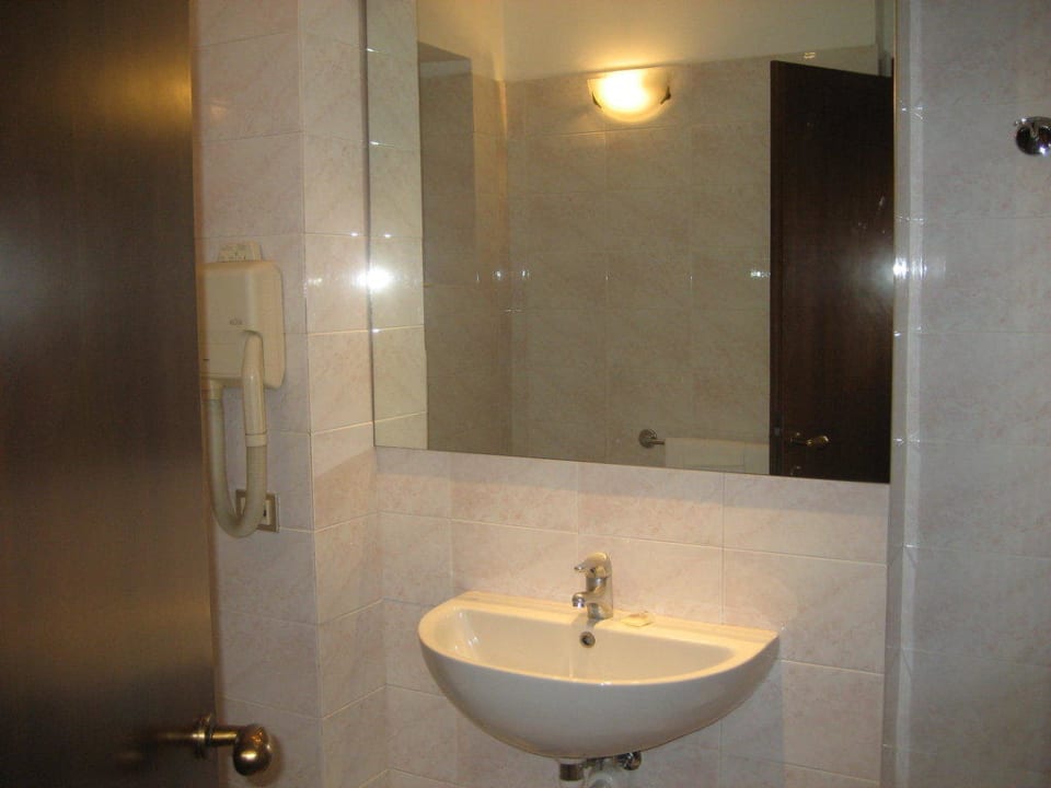 Einzelzimmer Nr. 201: Duschbad Hotel Garda