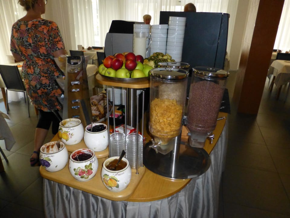 Frühstück Hotel Simi Lan