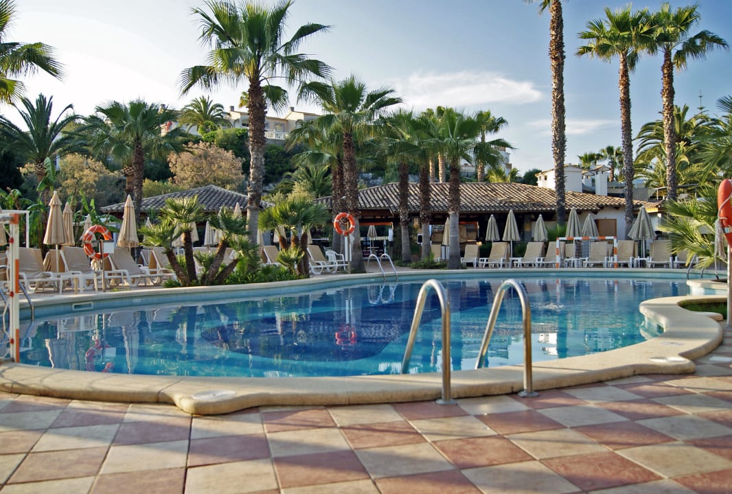 Einer von zwei Pools Flipflop Cala Romantica