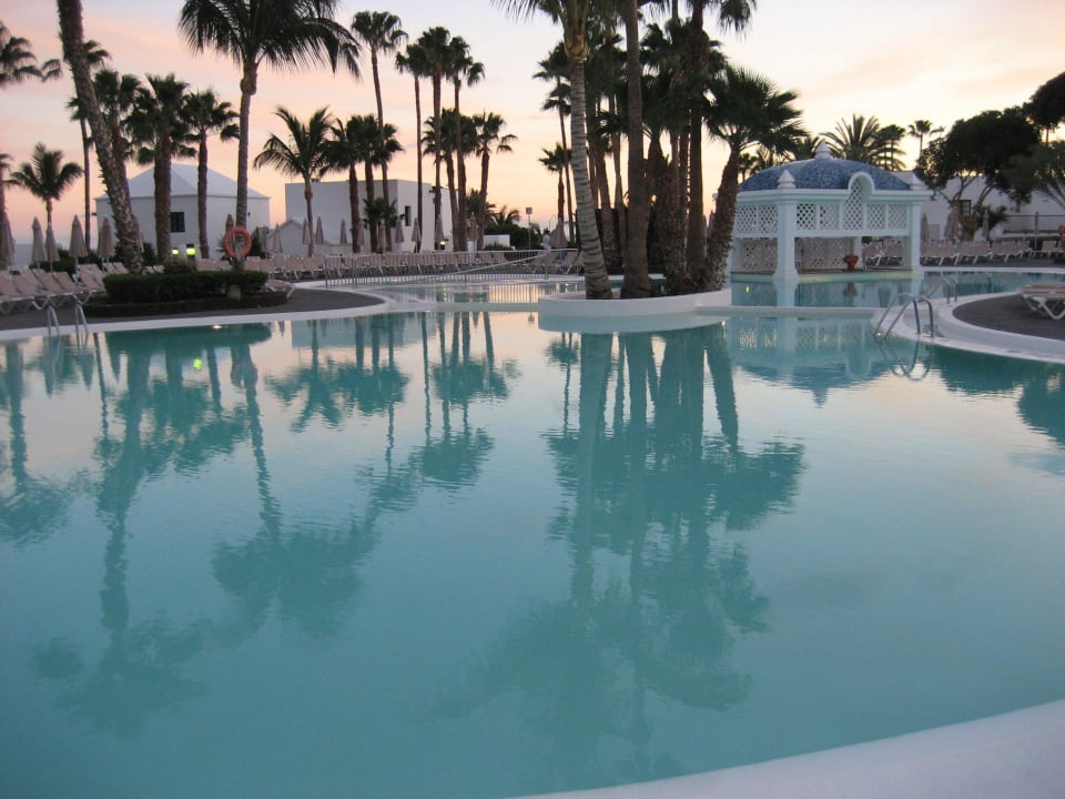 Hinterer Pool Hotel Riu Paraiso Lanzarote