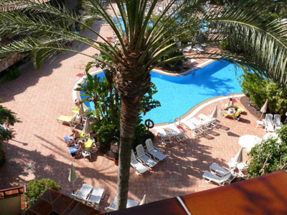 Einer der 3 Pools - aus dem 3. Stock (III) Barceló Corralejo Bay - Adults only