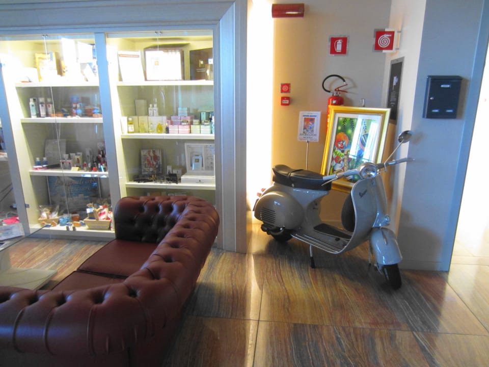 Deko in der Lobby Grand Hotel Forlì