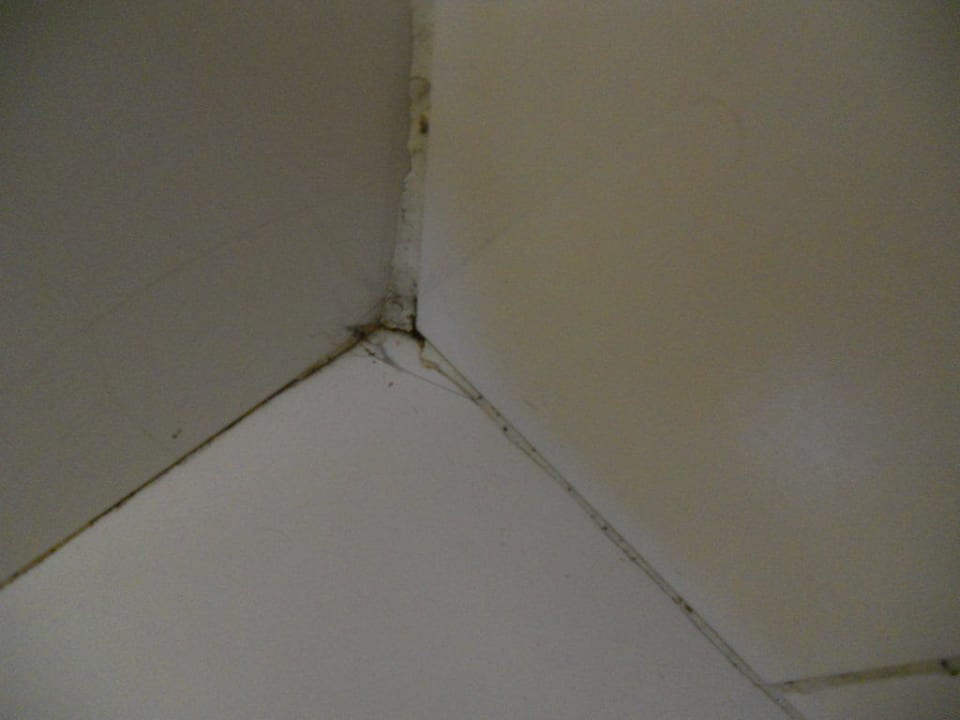 Der Raum hatte nur runde Ecken im Bad Samira Club