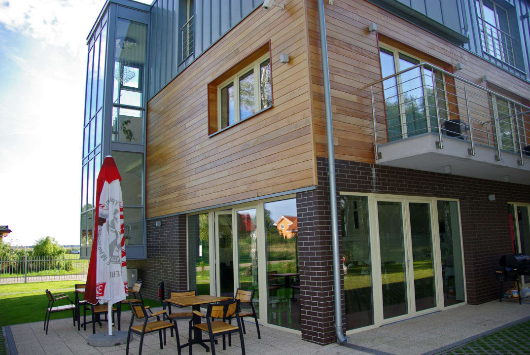 Terrasse vor dem Speisesaal Villa Nad Zalewem