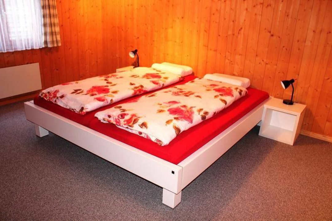 Schlaffzimmer Ferienwohnung Decurtins