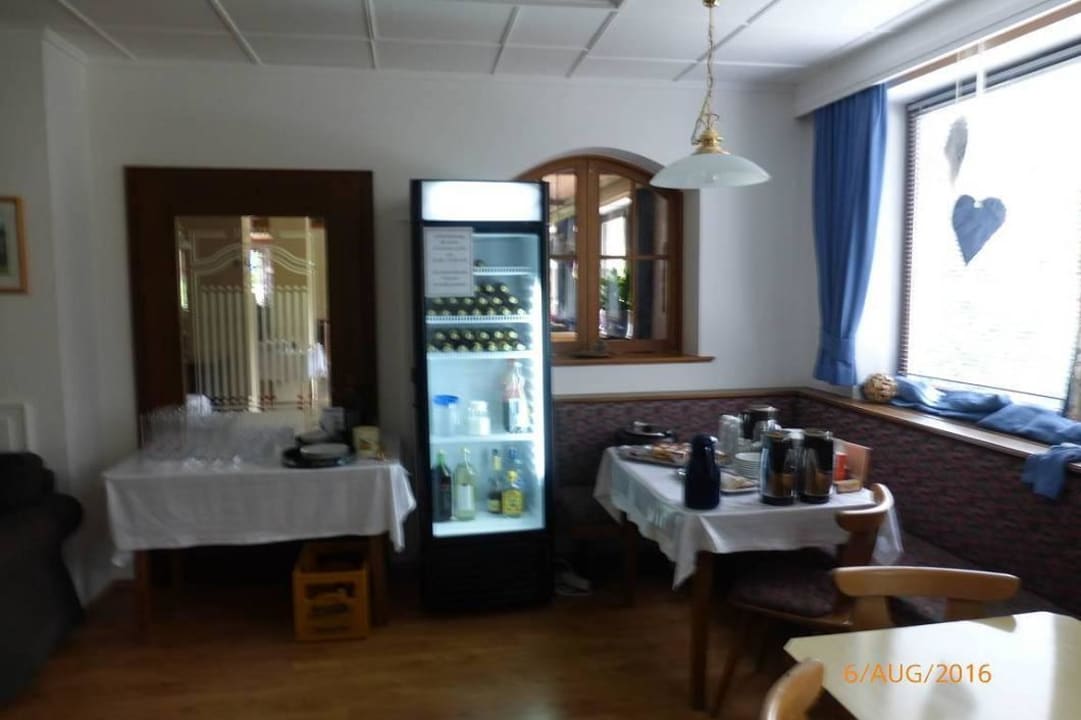 Kaffee, Kuchen, Getränke im Gemeinschaftsraum Salzburgerhof Rauris