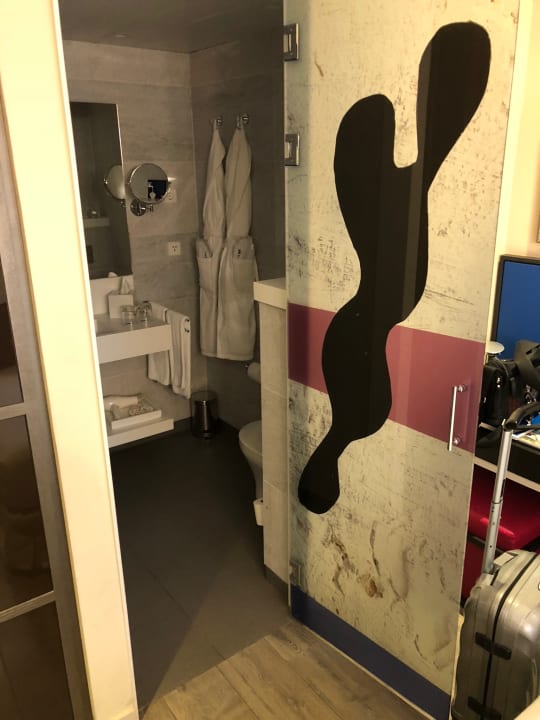 Zimmer H10 Art Gallery