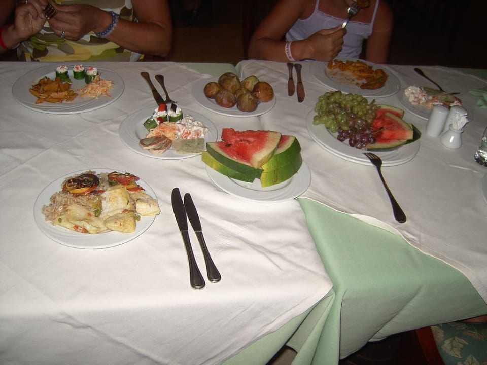 Saubere  tisch  Imperial Shams Abu Soma
