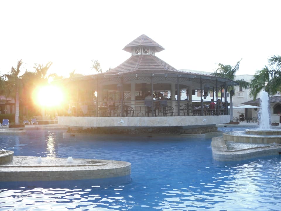 Sonnenuntergang am Pool Villas Bavaro Resort & Spa