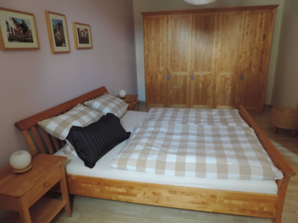 Schlafzimmer Ferienwohnungen Weingut Zehnthof