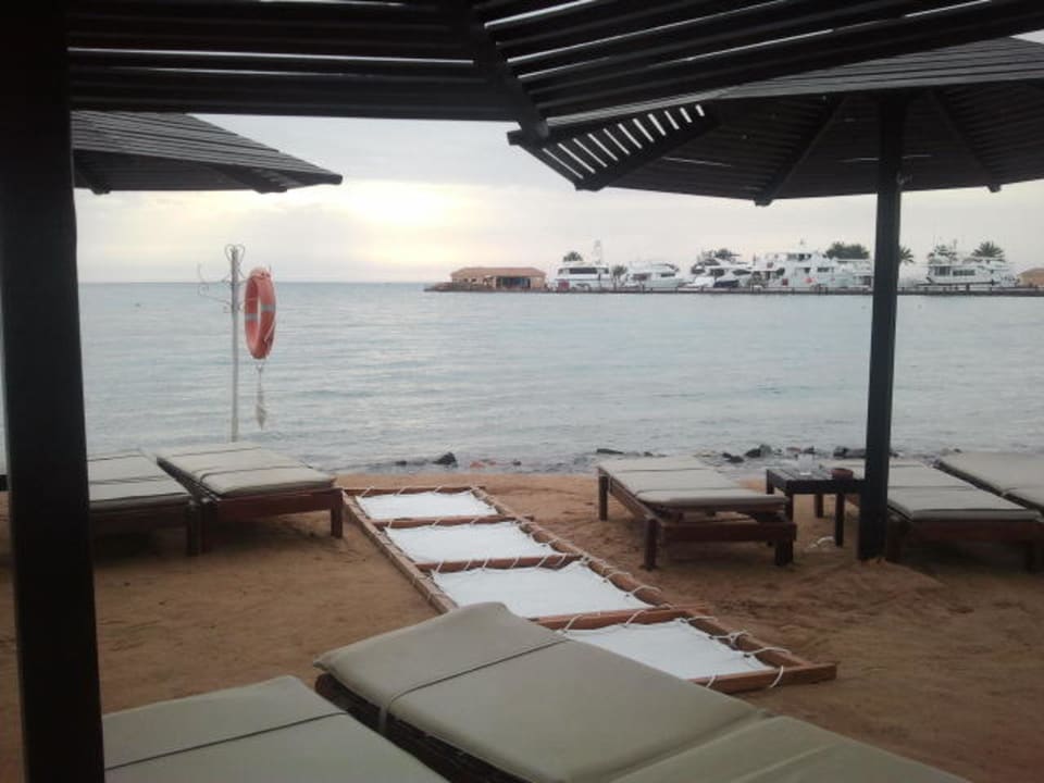 Strand am morgen Steigenberger Aqua Magic