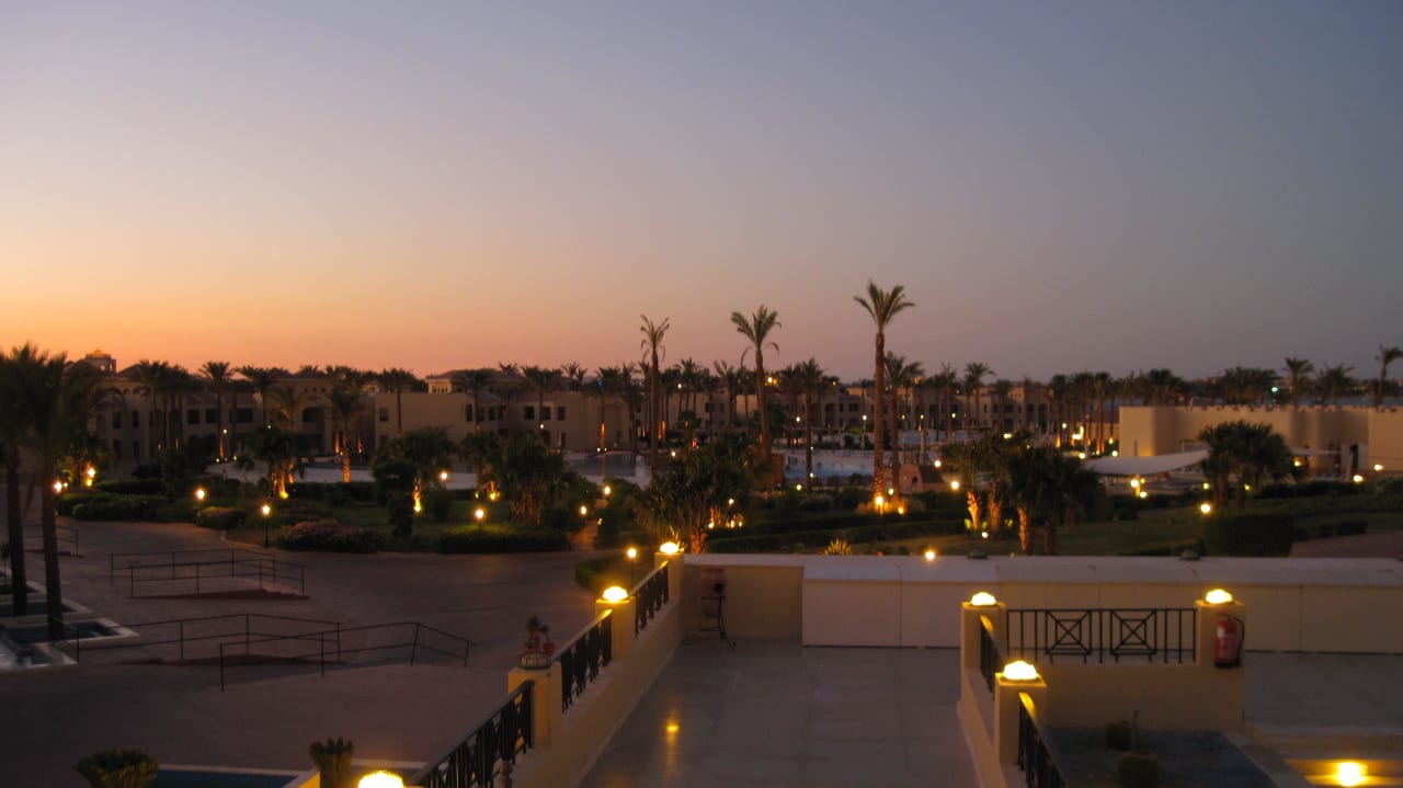 Abendstimmung auf dem Resort Cleopatra Luxury Resort Makadi Bay