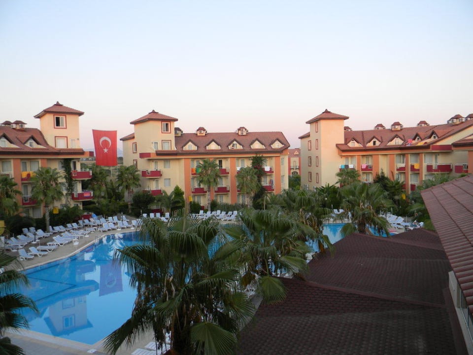 Blick aus unserem Zimmer auf den Pool Hotel Orfeus Park