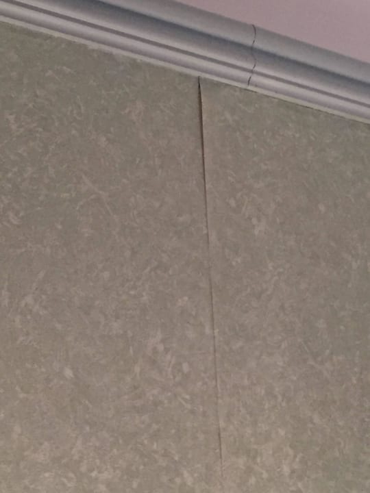 Tapeten  lösen sich H4 Hotel Hannover Messe